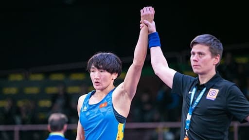 Айсулуу Тыныбекова и Мээрим Джуманазарова выиграли турнир по борьбе