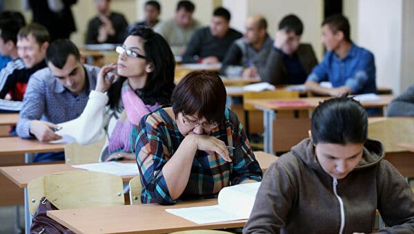 В России отменят часть экзаменов для мигрантов