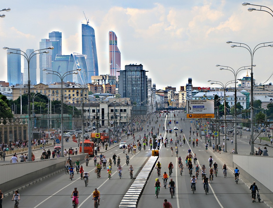 Москва встречает лето велопарадом