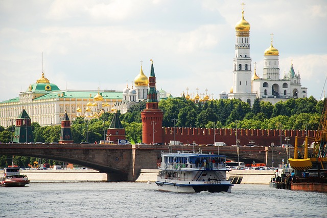 В России предложили увеличить заработную плату мигрантам