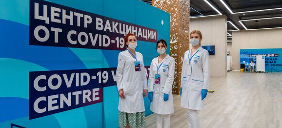 В Москве открылся крупнейший центр для вакцинации мигрантов