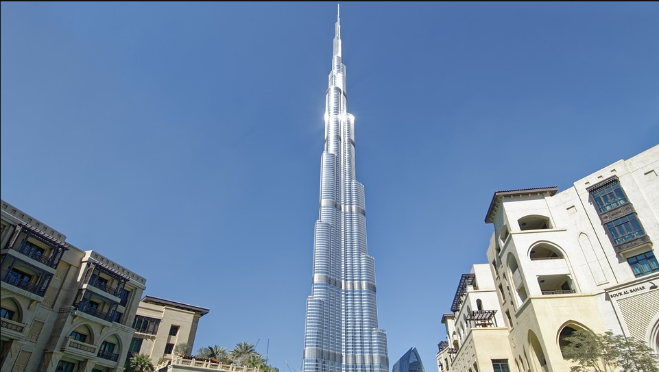 Бурдж халифа триколор. Бурдж-Халифа Дубай. Небоскреб Бурдж-Халифа. Башня Бурдж Халифа в Дубае. Бурдж Халифа фасад.