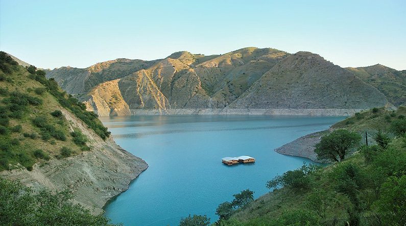 Водохранилище в Нуреке (Таджикистан)