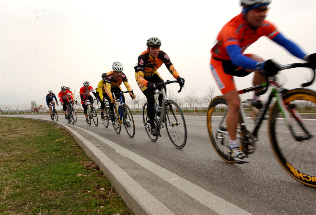 Military_cyclists_in_pace_line.jpg Military_cyclists_in_pace_line.jpg