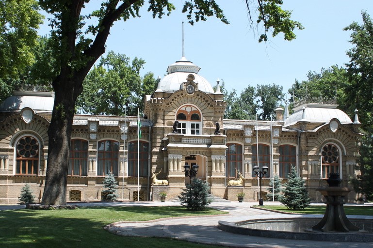 Резиденция Романовых в Ташкенте.jpg Dvorec_Romanovyh_v_Tashkente_3.jpg