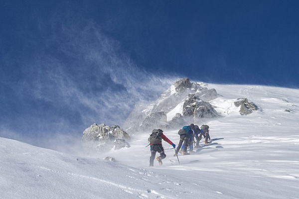 Альпинисты из Кыргызстана покорили вершину в Гималаях