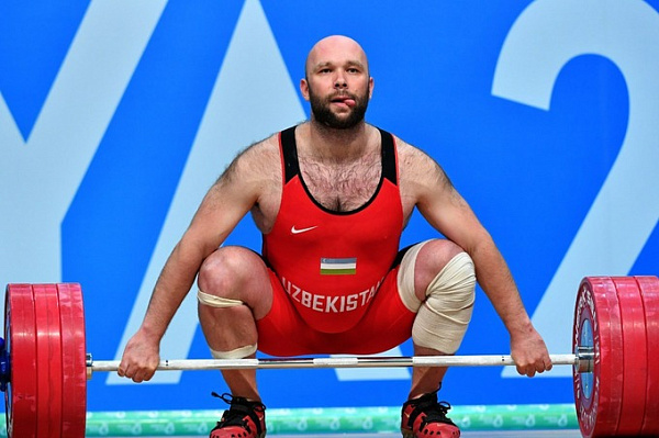 Узбекистанец стал чемпионом Азии по тяжелой атлетике