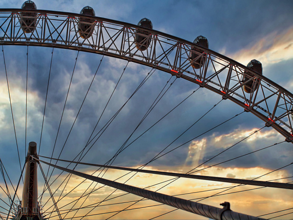 В Нарыне появится колесо обозрения и стеклянный мост