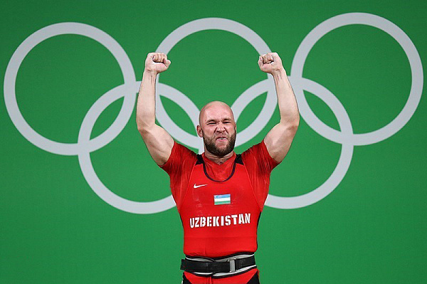 Легендарный узбекский тяжелоатлет выиграл чемпионат Азии после перерыва в карьере