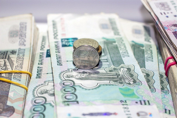 Кыргызстанцев, работающих в России, уже называют инвесторами Родины