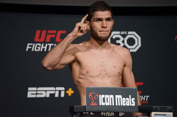 Нурулло Алиев дебютировал в UFC c победы