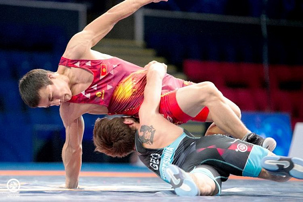 Кыргызстанец выиграл турнир по борьбе в Болгарии